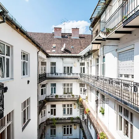 Dohány Street Delight *